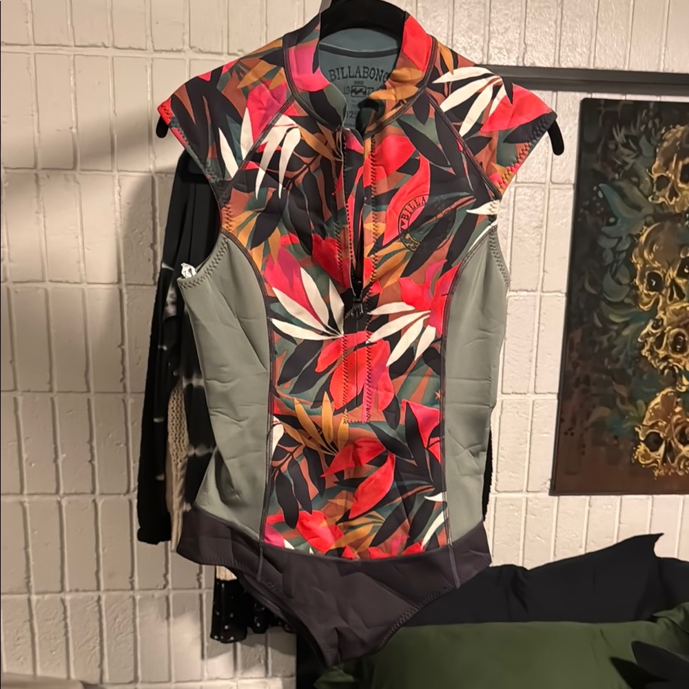 Billabong Red and Black Graphic Fitted Jersey